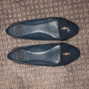 Tory Burch navy patent bow flat